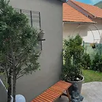 Apartment Tiny House Thulbasca