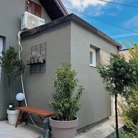 Apartment Tiny House Thulbasca
